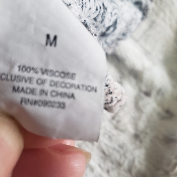 Kendall AND KYLIE FLORAL LONG SLEEVE ROMPER JUMPSUIT V-NECK LOW BACK SIZ… - Picture 13 of 14